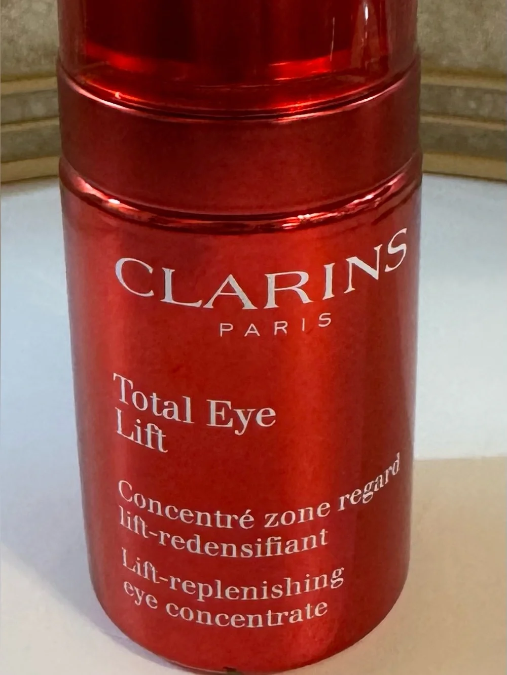 Clarins Total Eye Lift - Shiny Red Pump Serum